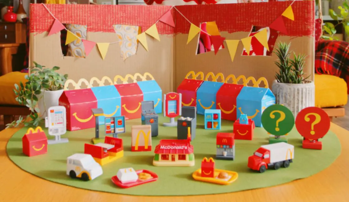 【きょうから】マクドナルド、ハッピーセットに「ミニチュアマクドナルド」登場　2種類の“ひみつのおもちゃ”含む全18種