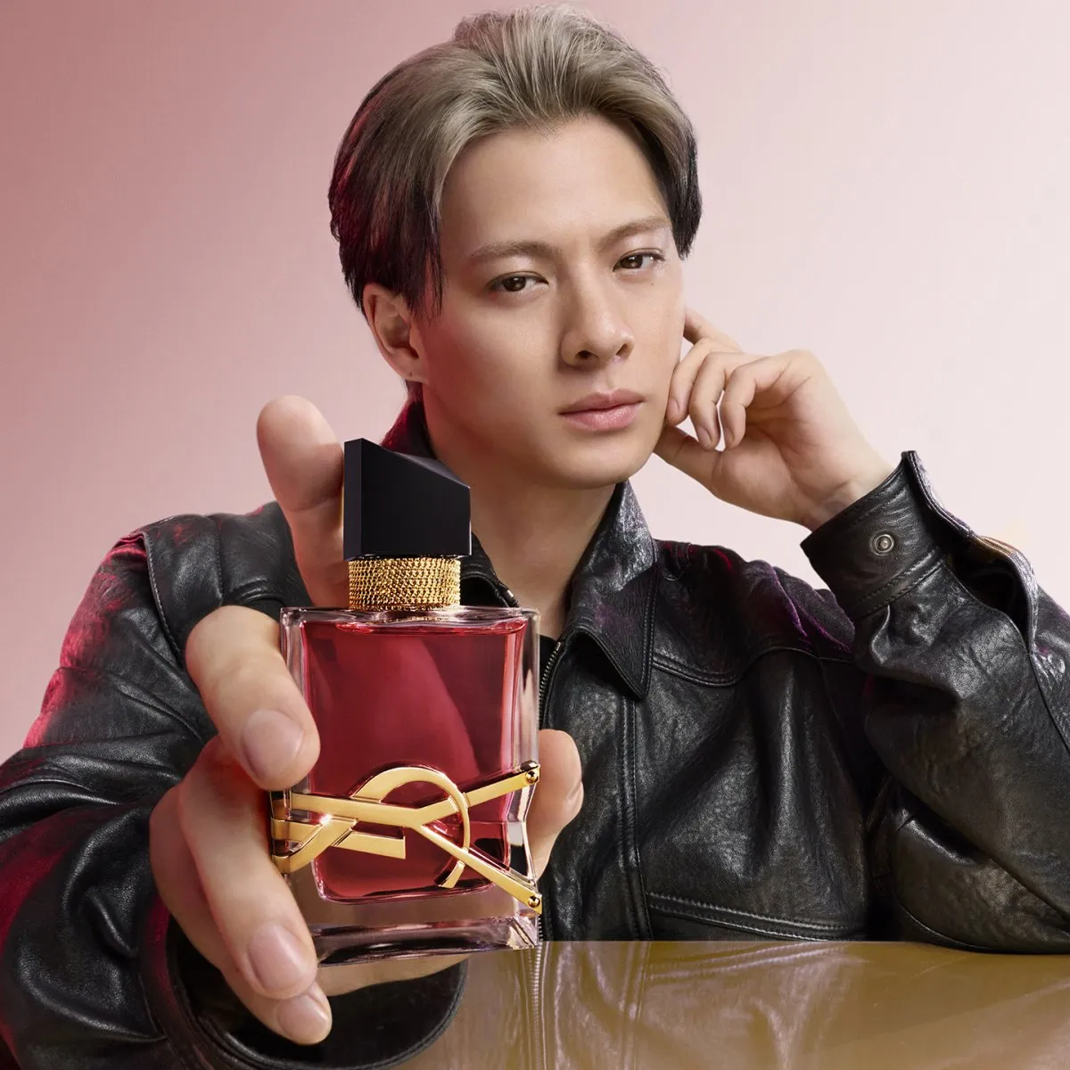 平野紫耀、力強く美しい最新ルック公開　イヴ・サンローラン・ボーテのアンバサダー