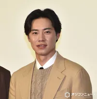 『虎に翼』スピンオフ完成　戸塚純貴の“できたらいいな”が現実に「やっと弁護士らしい姿を…」