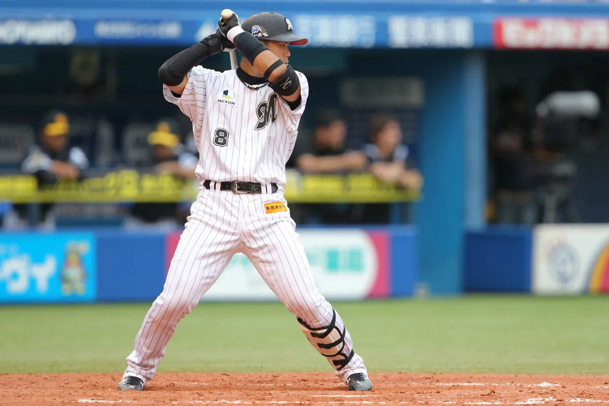 千葉ロッテ、“2000年代支えたOB”続々来場　「TEAM26デー」でファンとふれあい