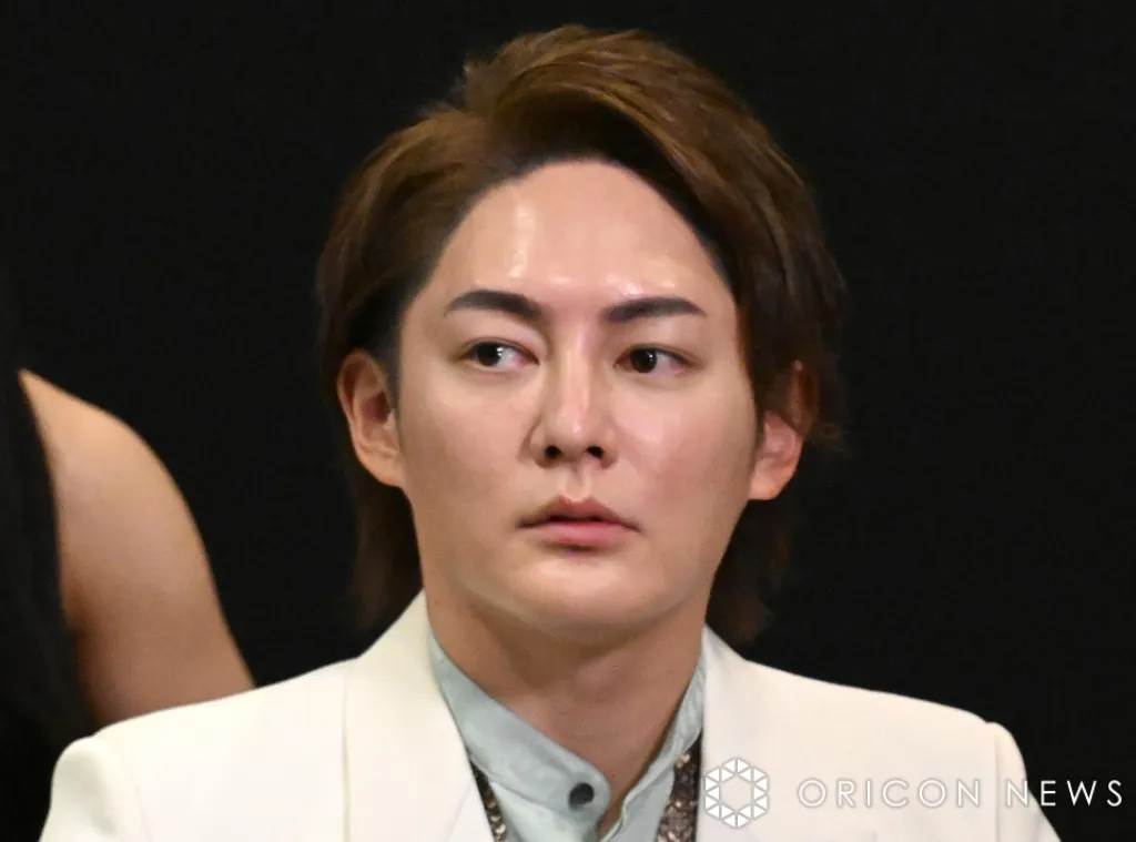 元“青汁王子”三崎優太氏の秘書「ますこちゃん」が顔出し登場…「え、秘書がいつのまにかX始めてる」