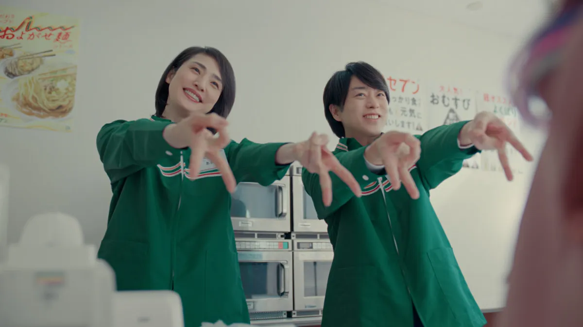 櫻井翔＆相葉雅紀、朝のルーティーン語る　セブン‐イレブン新CMではギャルピースも