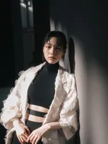 のん、大胆ウエストカットの黒コーデ披露　「完全に心を奪われる」「Maxにオーラ全開」と称賛