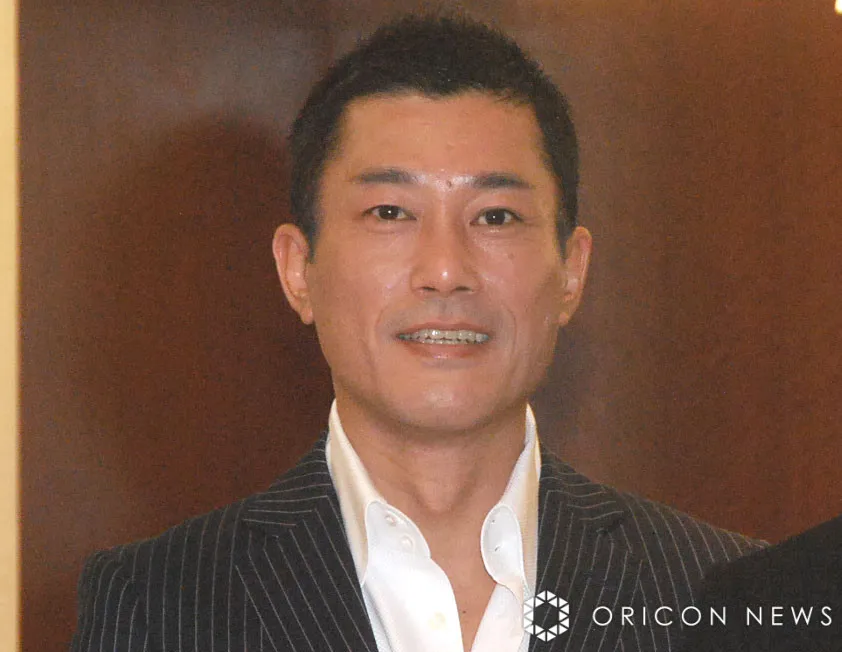 逸見太郎、元フジアナの父・逸見政孝さんとのなつかしい親子2ショットを披露「とてもいい写真ですね!!」「お父さんのこと知れて嬉しいです」