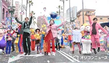 仲里依紗・千葉雄大・森崎ウィン・永尾柚乃、USJで“ルール無用”踊りまくり
