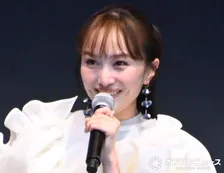 ももクロ百田夏菜子、水族館にサプライズ登場で会場どよめき　子どもたちも笑顔に