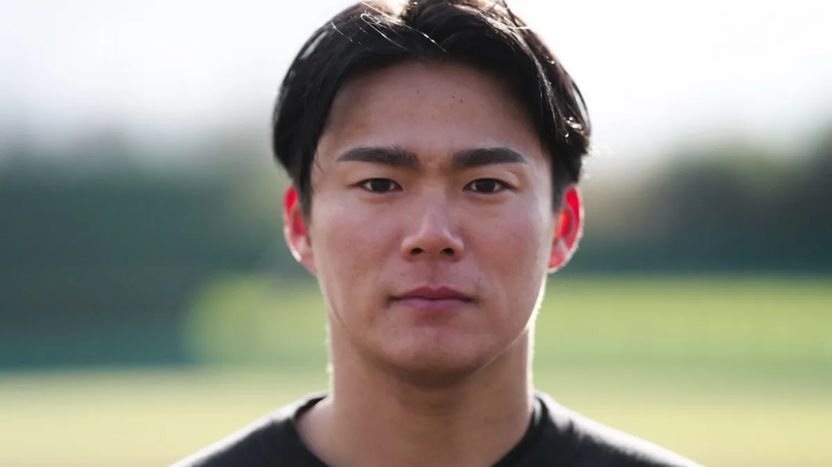 山本由伸、高校時代の恩師と対決　CMで“トライし続ける姿”描く