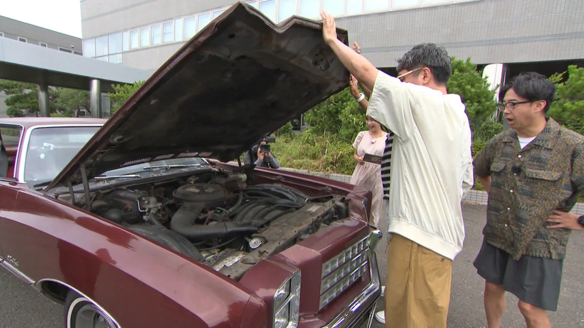 “イクラちゃん”愛車におぎやはぎ驚き「でかいなー」　“アメ車”300台乗り継ぐきっかけの1台は53年前の“大衆車”