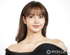 BLACKPINK・LISA、原宿に降臨　美スタイル際立つドレス姿に歓声　SHISEIDO新グローバルアンバサダー就任「うれしい」