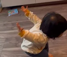 「我が家でいちばんオリンピック満喫してた人」　大会中継を見た1歳女児の“行動”が話題「将来の金メダリスト」「可愛すぎる」