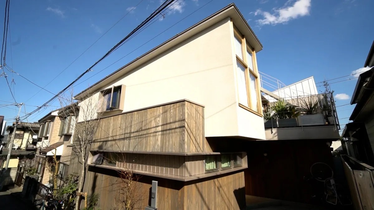 中野区に立つ屋外スペースのある家　驚きの建築費に田中「もうちょっといくかなと思った」『となりのスゴイ家』8日放送