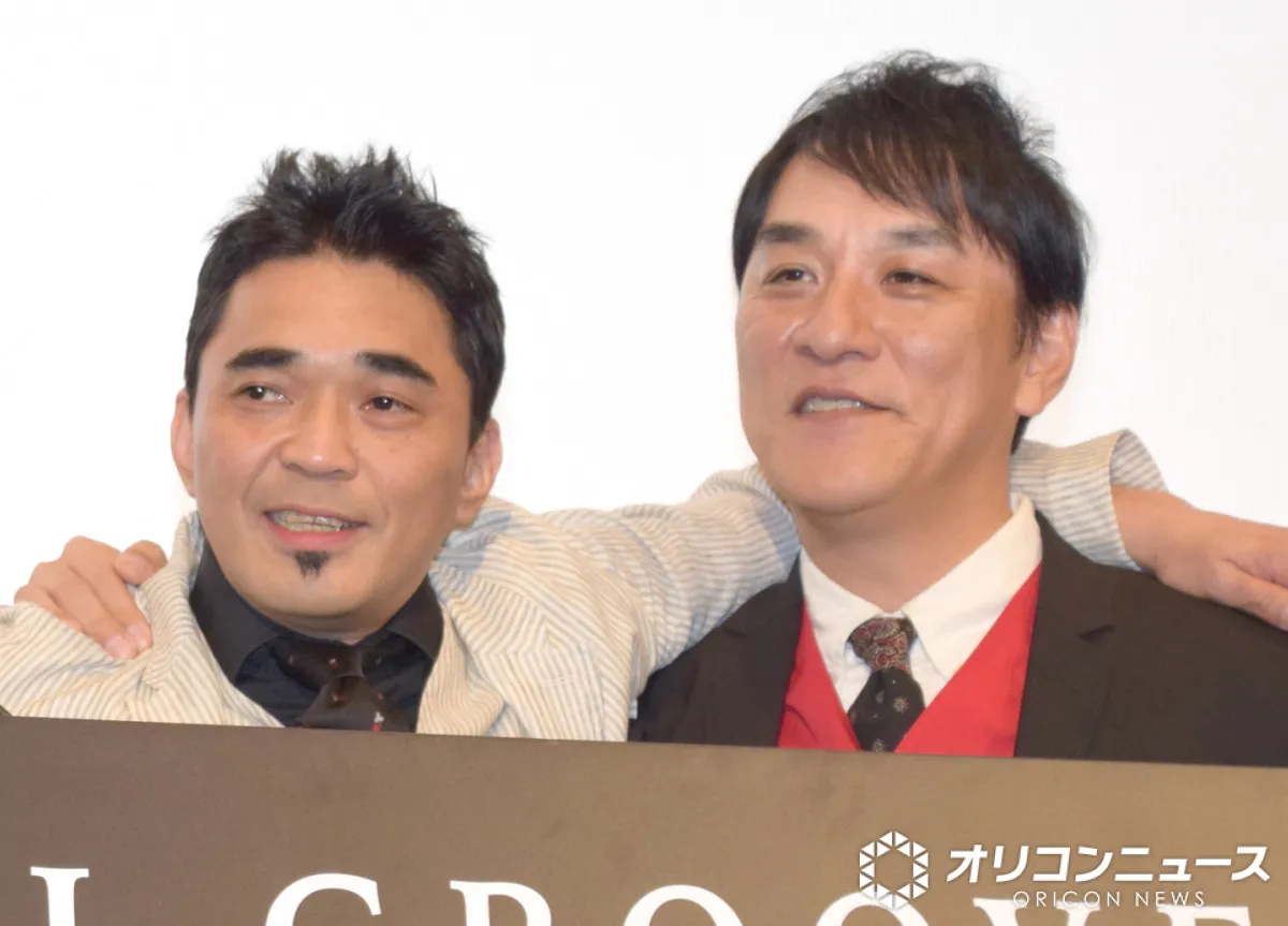 ピエール瀧＆石野卓球、2人でWBC観戦　「後ろの席」だった人気俳優との3ショットも