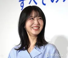 浜辺美波、ミセスと会見共演で「たくさん笑わせていただいて」　大森元貴がフォロー「近いからね、圧が！」