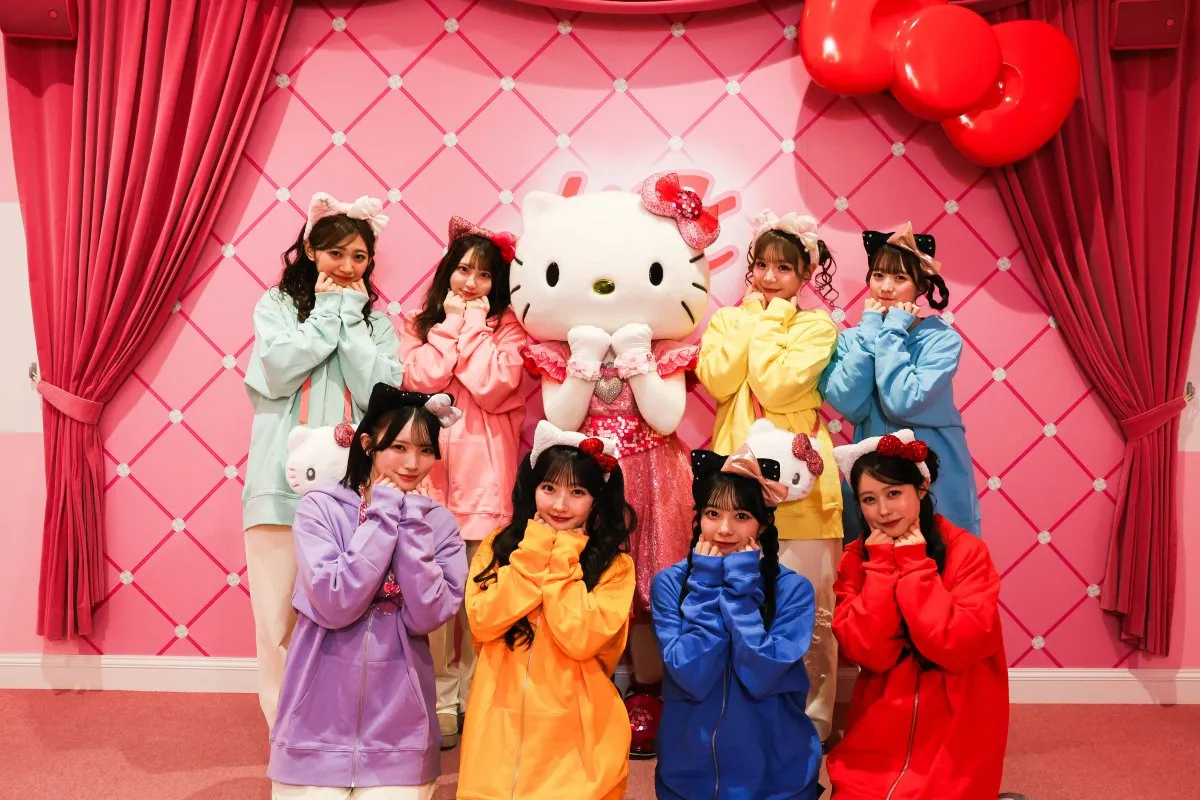 CUTIE STREET、ハローキティと対面＆かわいさ全開の“会話”　USJでドンキーコングも本気で楽しむ動画が公開