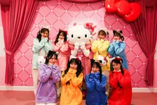 CUTIE STREET、ハローキティと対面＆かわいさ全開の“会話”　USJでドンキーコングも本気で楽しむ動画が公開