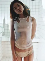 “超逸材”矢野ななか、自然体グラビア披露　『BLT MONSTER』裏表紙に登場