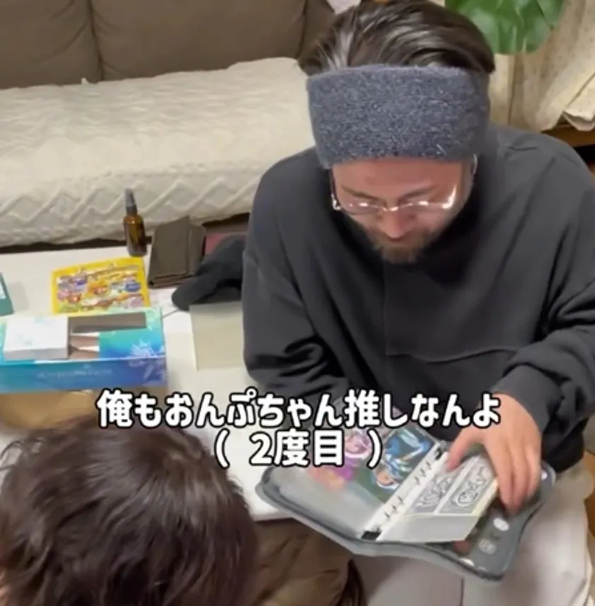 アラフォー兄vsアラサー妹が“ガチンコシール交換” 「俺はおんぷちゃんが欲しいんよ」　漫才のような交渉劇に爆笑