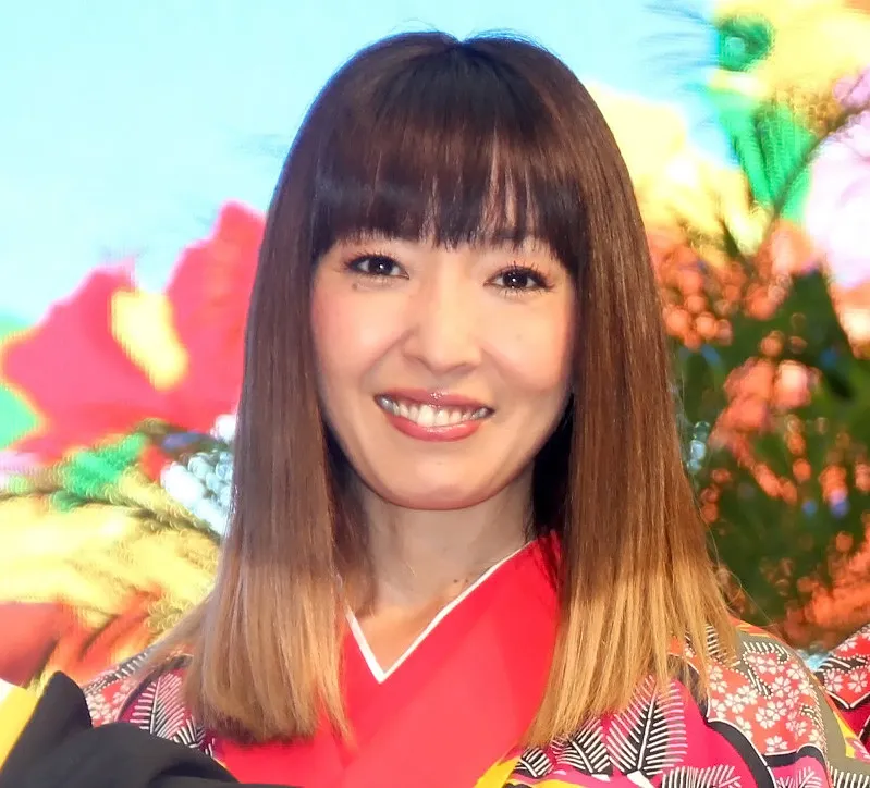 3児の母・MAX REINA、トヨタ“新車”納車の様子公開に反響「CMでやってた車にそのまま乗るの最高すぎ！」