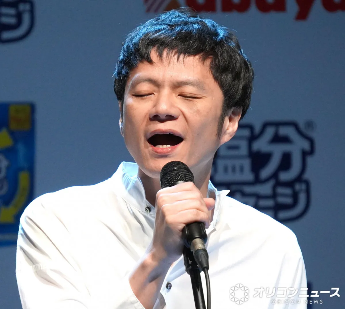 奇妙礼太郎、新曲「元気でやってるか」初披露　『塩分チャージタブレッツ』発表会でソウルフルな歌声響かせる