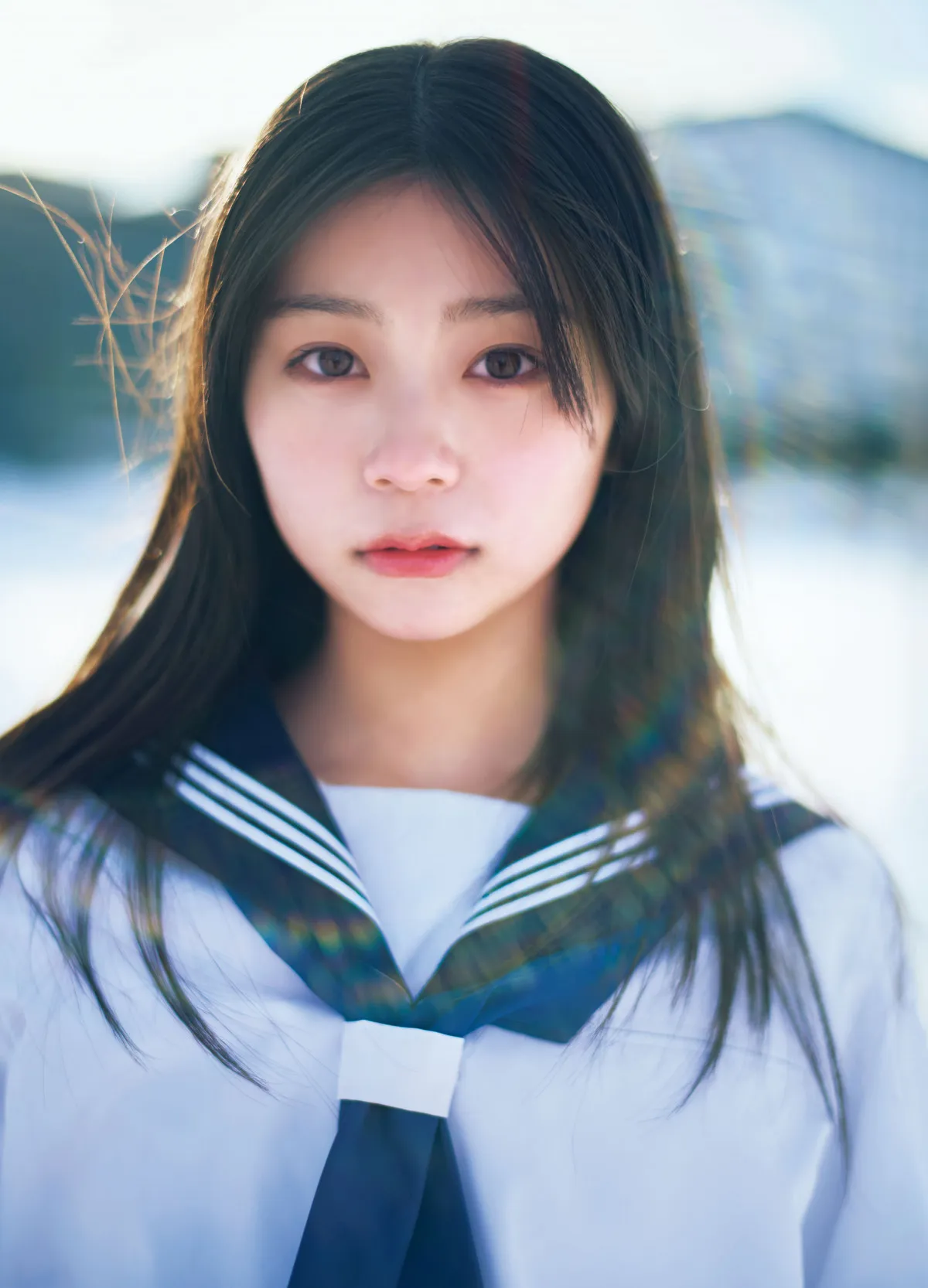 “制コレ24”グランプリ稲光亜依、白銀世界で魅せる制服姿　「史上最高クラス」のかわいさを全開放