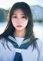 “制コレ24”グランプリ稲光亜依、白銀世界で魅せる制服姿　「史上最高クラス」のかわいさを全開放