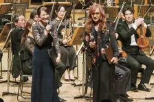 高見沢俊彦の「声」とオーケストラが共鳴　新日本フィルと届けた極上の「お疲れ様」コンサート