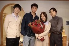 『再会』竹内涼真ら“同級生”4人がクランクアップ　一人だけ遅れて撮了も「なんか僕ら4人っぽい」