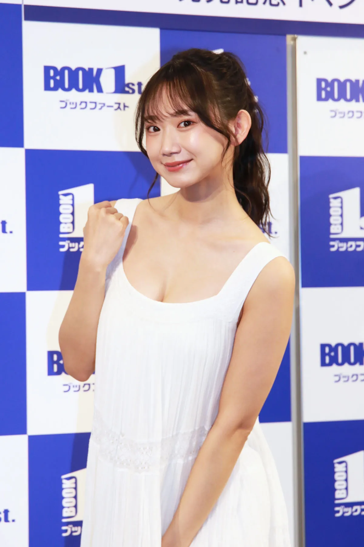 身長173cm 9頭身軟体ボディ・相沢菜々子、鳥肌も見える生っぽいカットも収録の2nd写真集「29歳のありのままの私が作った写真集になっていればいいな」