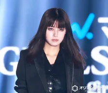 【TGC】池田エライザ、ブラックコーデで大人の魅力　透け感クラシカルな着こなし