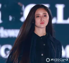 【TGC】乃木坂46井上和、ブラックコーデで鋭い眼差し　初登場も圧巻ランウェイ