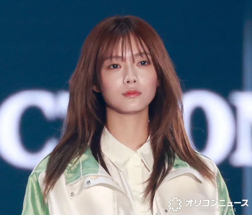 【TGC】櫻坂46田村保乃、ランウェイで透明感あふれる美貌　スラリ美脚も披露