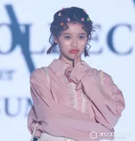 【TGC】『今日好き』米澤りあ、ピンク×白のガーリーなコーデでランウェイ彩る
