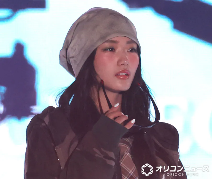 【TGC】櫻坂46・山崎天、メンズライクなコーデで会場魅了　「迷彩柄×ネクタイ」かっこよく着こなす