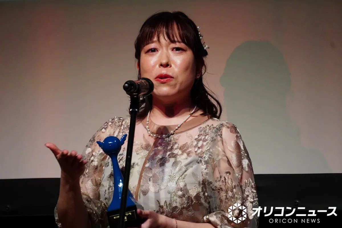 ミャクミャク声優・水野なみ、声優アワード受賞で号泣「泣き虫なんです」
