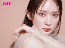 畑芽育、美肌オーラが爆裂　注目ブランドのアイパレを使ったメイクを披露