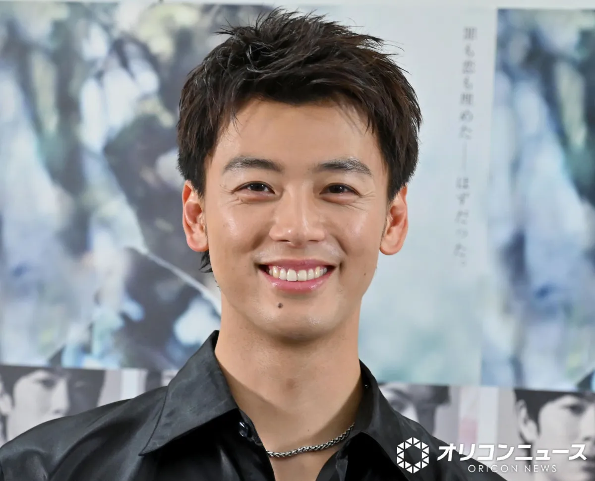 ドラマ『再会』ファン待望　竹内涼真＆主要キャストの“密着”オフショット公開　“彼女感満載”瀬戸康史の姿にSNS「かわいい」