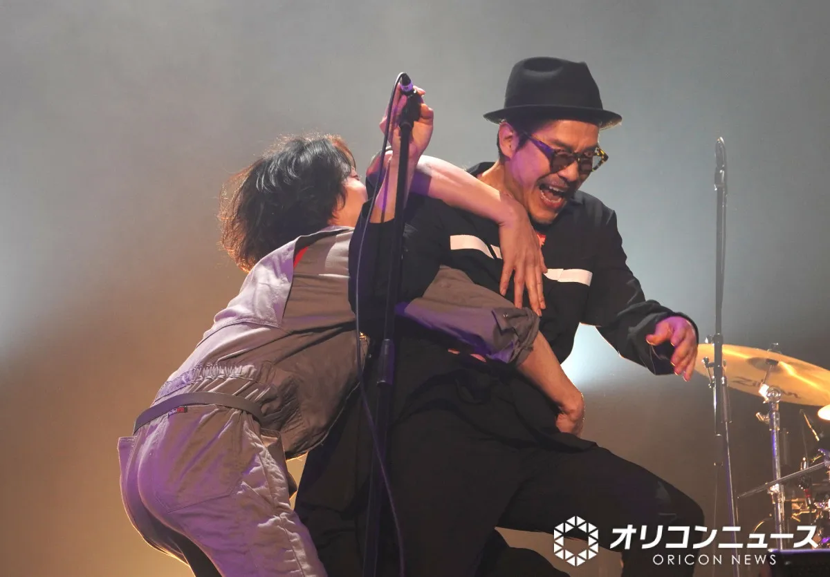 峯田和伸、ライブパフォーマンスで若葉竜也と田口トモロヲ監督をバックドロップ　大森南朋「うらやましかった…」