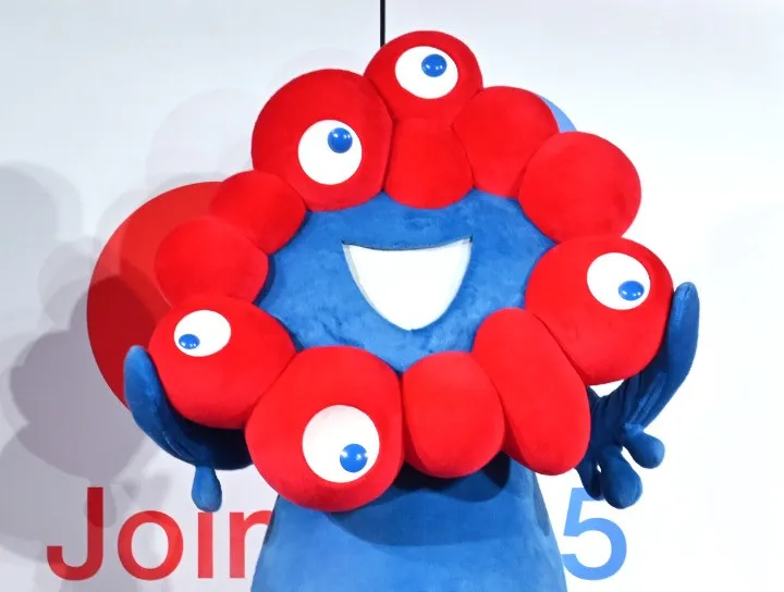 ミャクミャク、まさかの写真集発売　衝撃グラビアが話題に「なにこれwww」「何故かセクシーさを感じる」