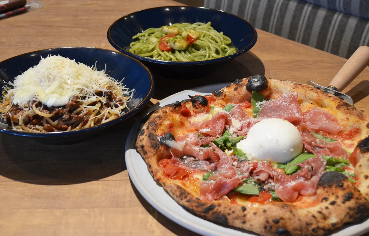 窯焼きピッツァ、究極のボロネーゼ…こだわりのメニューがずらり　「PISOLA」新店試食会をレポート