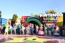 なにわ男子、USJに「土管」から登場　『スーパー・ニンテンドー・ワールド』5周年を祝福