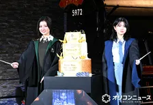 桜田ひより＆吉川愛、9と3/4番線でレイブンクロー＆スリザリンの制服姿を披露「生徒になった気分」