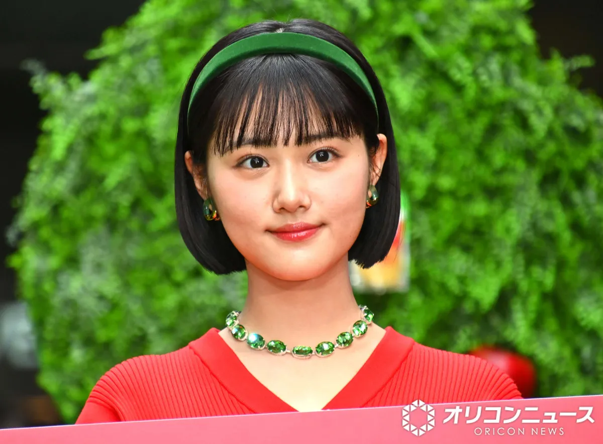 原菜乃華、キュートな“りんご”衣装で登場　「おいしい！」笑顔で魅了