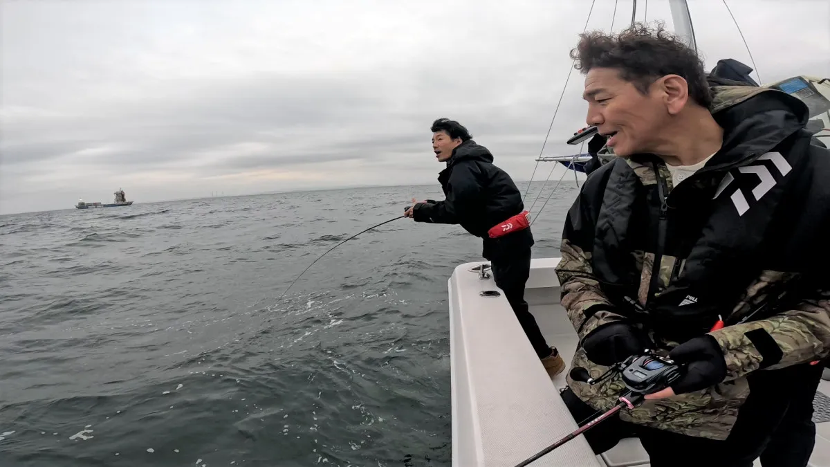 『旅サラダ』藤木直人、旧知の仲・上田晋也と初ロケ　2人で海釣り2ショット　最後は50センチ超え真鯛狙って東京湾へ【コメント有り】