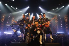 ロバート秋山が歌い続ける『秋山歌謡祭』　氣志團とOne Night限りのコラボ決定「行こうぜ、委託運営の向こうへ」