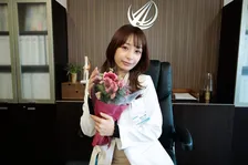 宇垣美里『ヤンドク！』クランクアップに「のびのびと演じさせていただきました」【コメントあり】