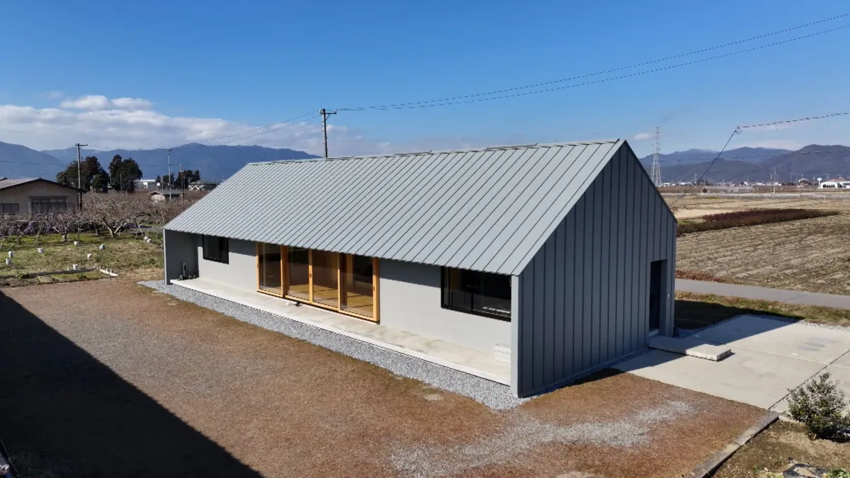 プロダクトデザイナーが建てた平屋、”モノ”を置かないリビング　こだわりの「ブランク」とは【住人十色】