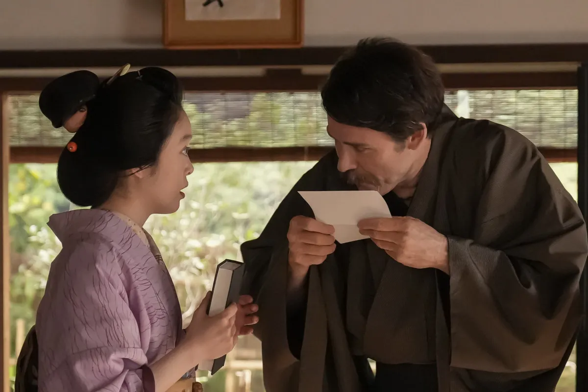 『ばけばけ』アメリカから大きな荷物が届く　第121回場面カット