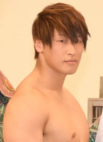 43歳プロレスラー、新車価格3200万円超の“超高級車”納車を報告「久々に興奮」