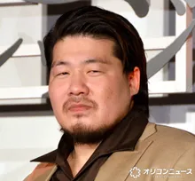 一ノ瀬ワタル、鍛え上げた“極太の二の腕”　苦悶の表情でトレーニング「片方で何キロ？」驚きの声