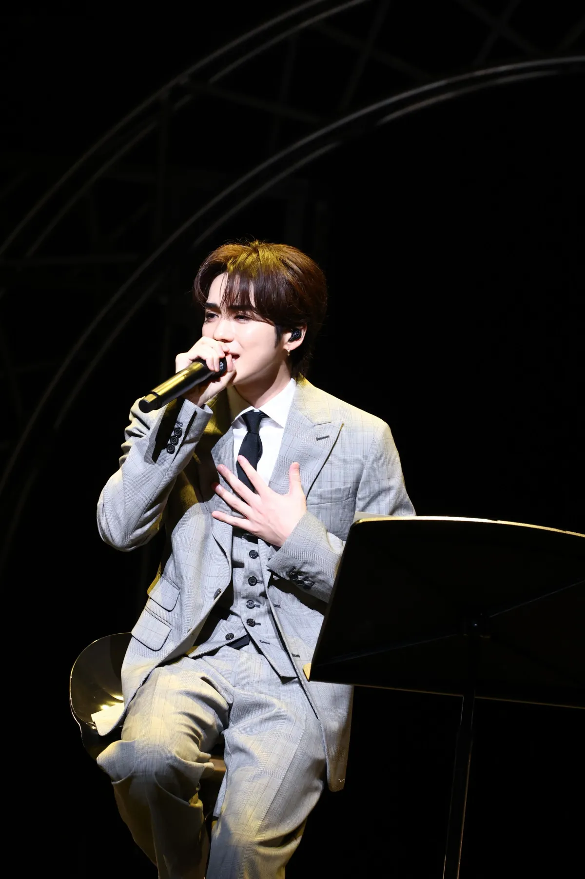 THE RAMPAGE・吉野北人、卒業式で「道」サプライズ歌唱　卒業生歓喜　保護者も沸く「え!?」「きゃー」